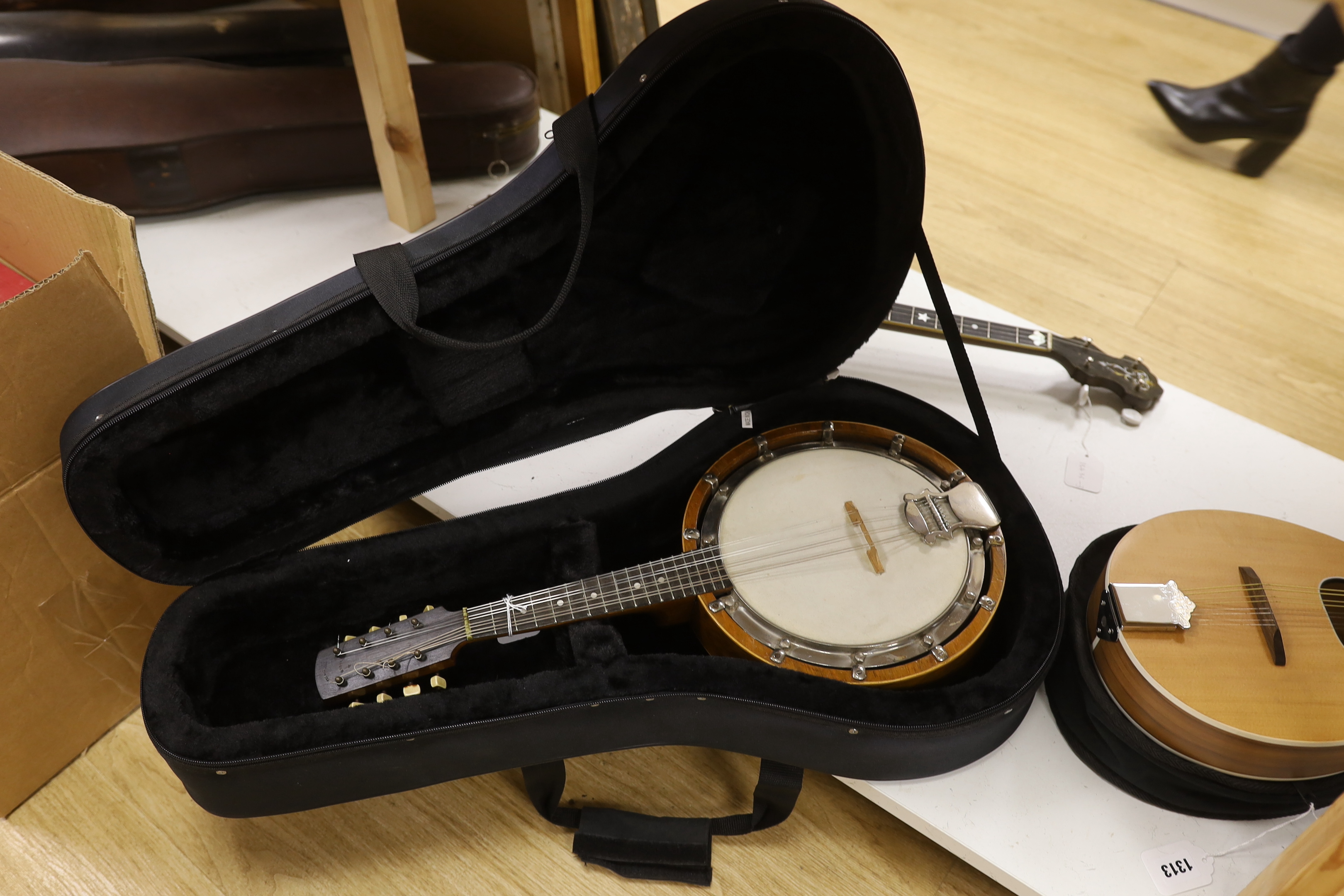 A banjo ukelele, Windsor model 4, 60cm long in a hard case